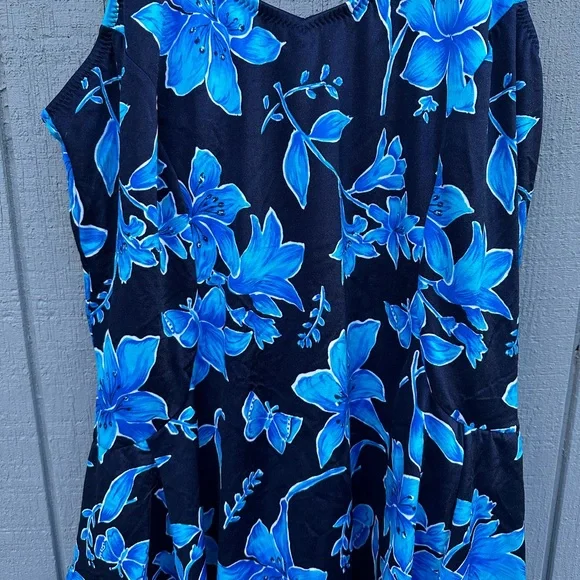 Ladies Swimsuit with Skirt - Picture 4 of 14